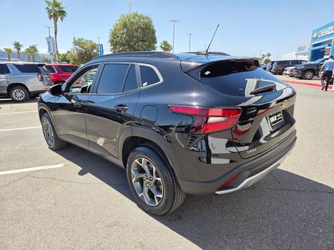 Certified 2025 Chevrolet Trax LT w/ LT Convenience Package FWD image 4