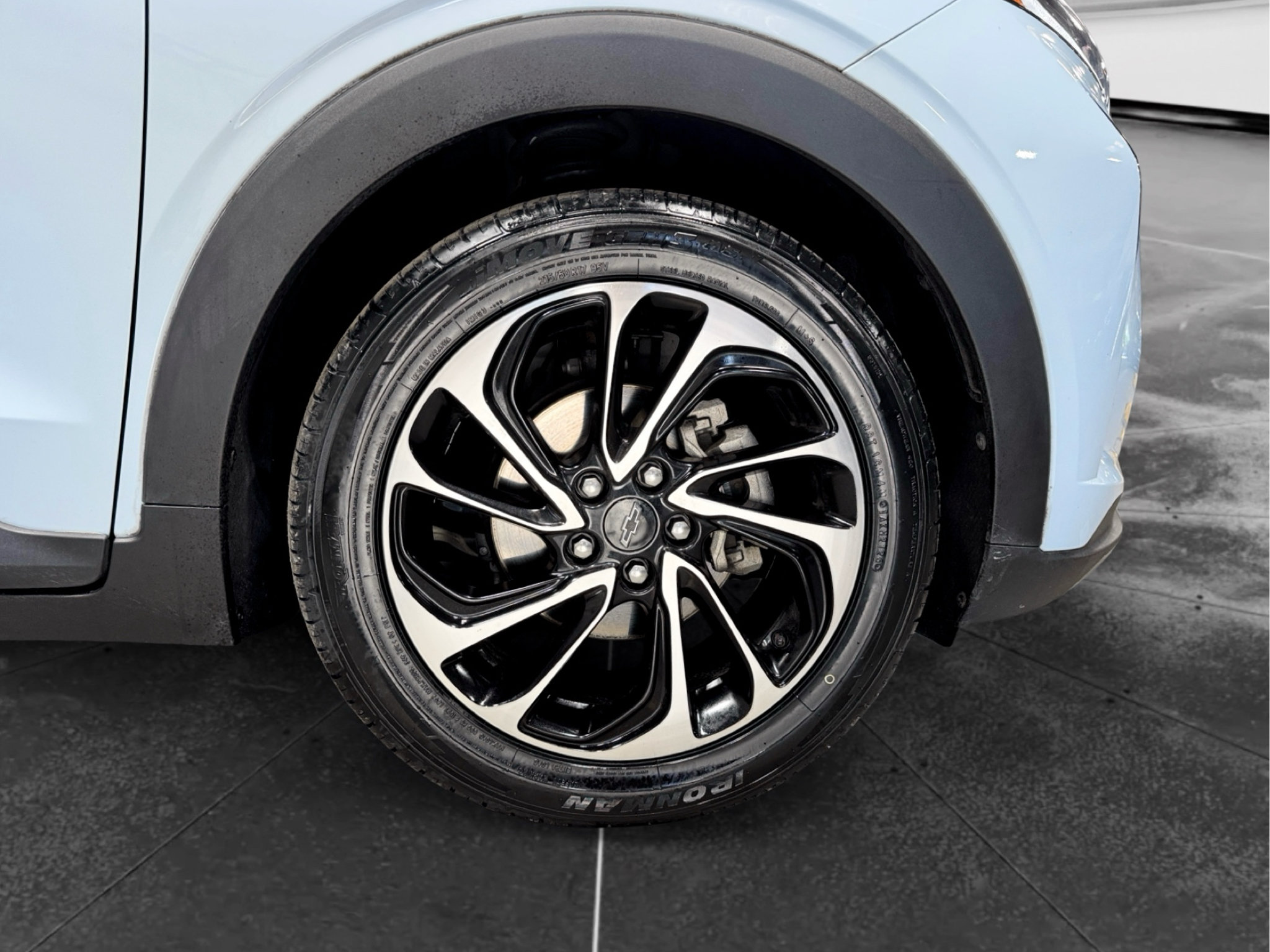 Used 2022 Chevrolet Bolt EUV Premier w/ Sun & Sound Package FWD image 31