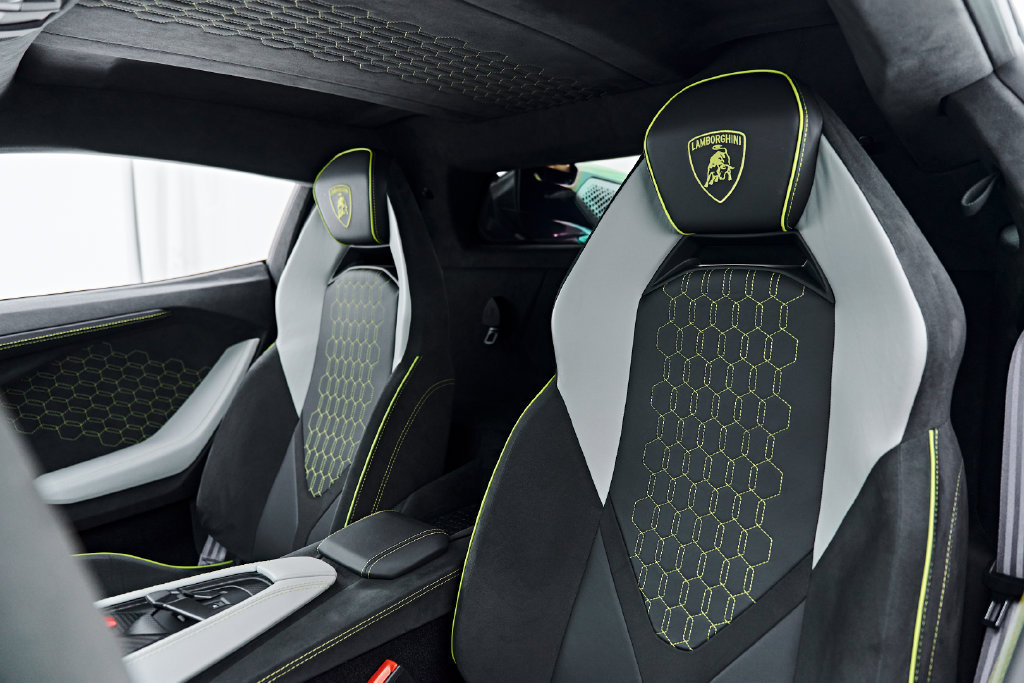 Used 2024 Lamborghini Revuelto AWD/4WD image 45