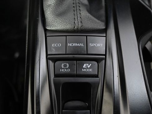 Used 2025 Toyota Camry LE w/ Convenience Package image 33