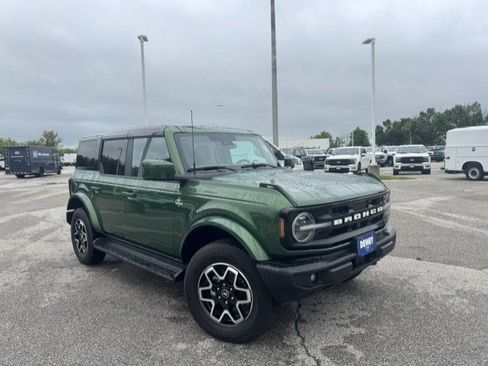 Used 2025 Ford Bronco Outer Banks AWD/4WD image 1