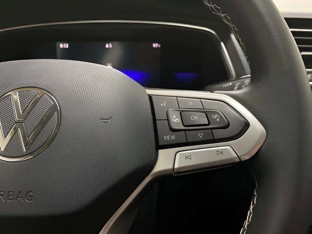 Used 2023 Volkswagen Tiguan SE w/ Panoramic Sunroof Package FWD image 36