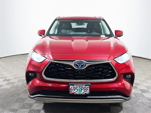 Used 2023 Toyota Highlander Platinum image 3