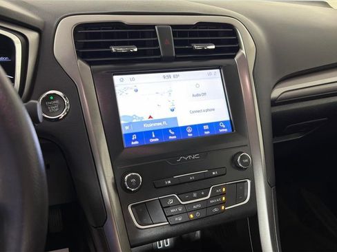 Used 2020 Ford Fusion SE FWD image 21