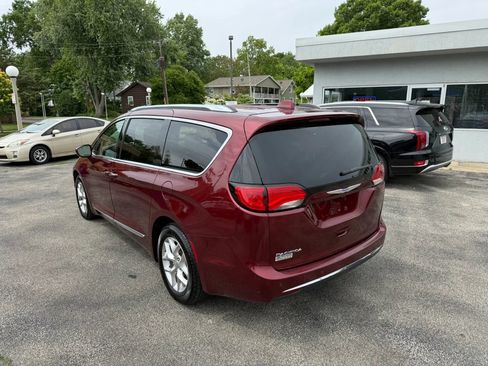 Used 2018 Chrysler Pacifica Touring-L Plus w/ Tire & Wheel Group FWD image 4