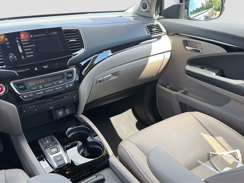 Used 2020 Honda Pilot Touring image 17