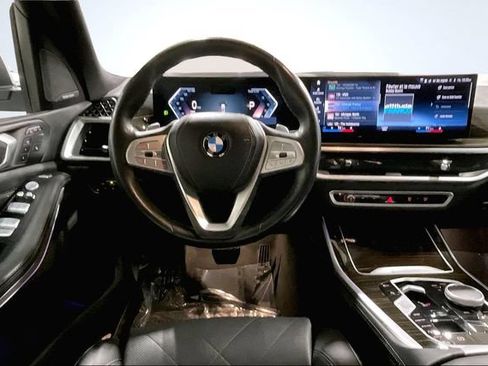 Used 2023 BMW X7 xDrive40i w/ Premium Package AWD/4WD image 5