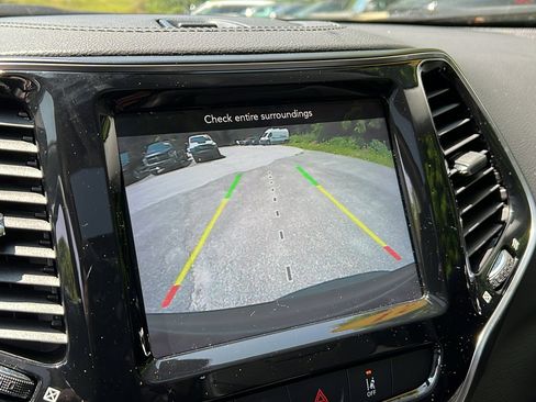 Certified 2021 Jeep Cherokee Limited image 18