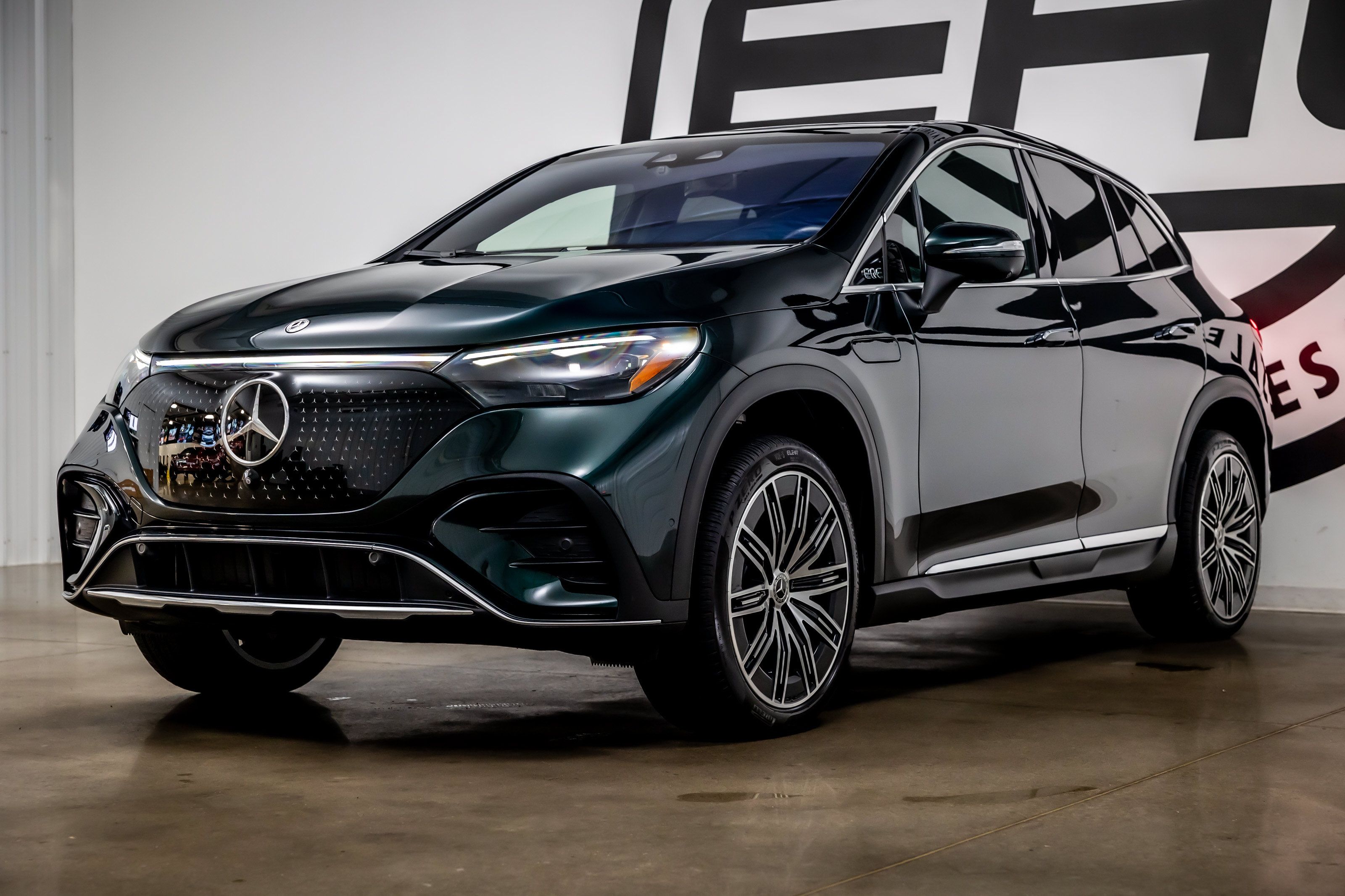 Used 2023 Mercedes-Benz EQE 500 4MATIC SUV image 29