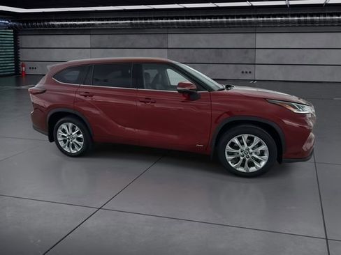 Used 2026 Toyota Highlander Limited image 9