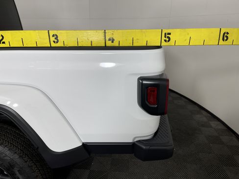 Used 2025 Jeep Gladiator Sport image 8