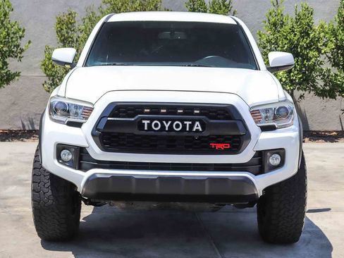 Used 2016 Toyota Tacoma TRD Off-Road w/ Towing Package RWD image 2