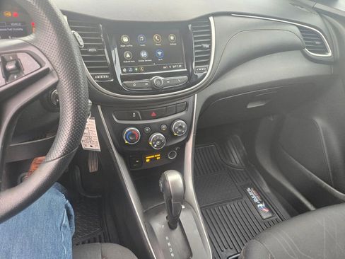 Used 2019 Chevrolet Trax LT AWD/4WD image 9