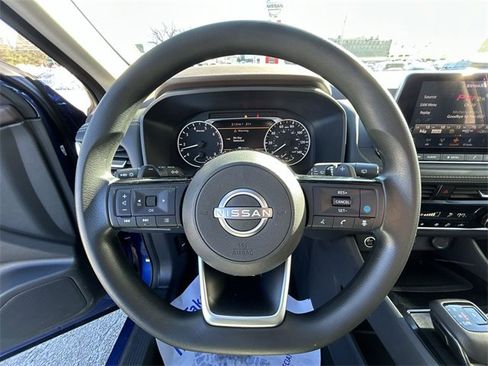 Certified 2022 Nissan Rogue SV image 18
