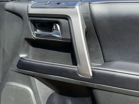 Used 2017 Toyota 4Runner SR5 RWD image 28