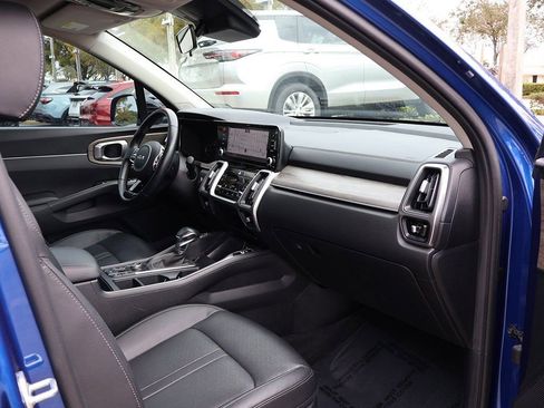 Used 2022 Kia Sorento EX w/ Panoramic Sunroof Package image 30