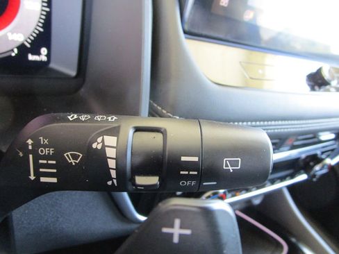Used 2025 Nissan Rogue SL AWD/4WD image 33