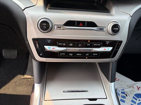 Used 2021 Ford Explorer XLT w/ Equipment Group 202A AWD/4WD image 14