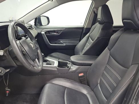 Used 2022 Toyota RAV4 XLE Premium AWD/4WD image 5