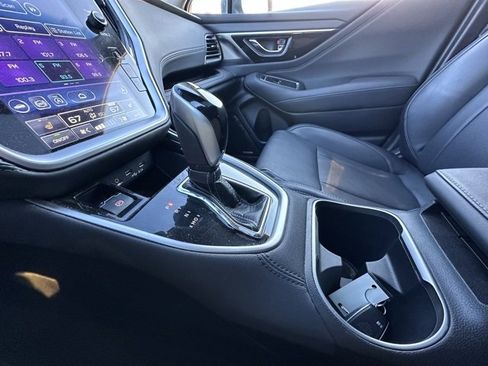 Used 2021 Subaru Outback Limited image 18