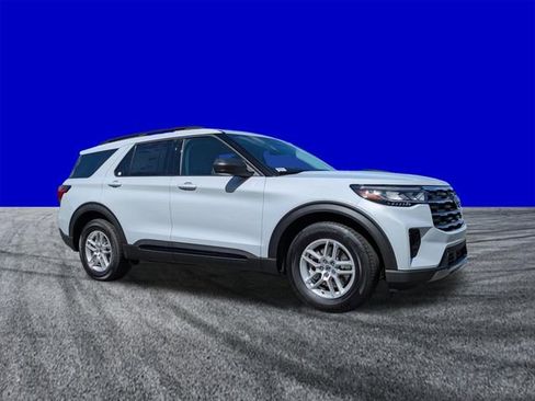 Certified 2026 Ford Explorer Active w/ Active Comfort Package RWD image 2