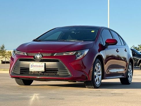 Used 2024 Toyota Corolla LE FWD image 2