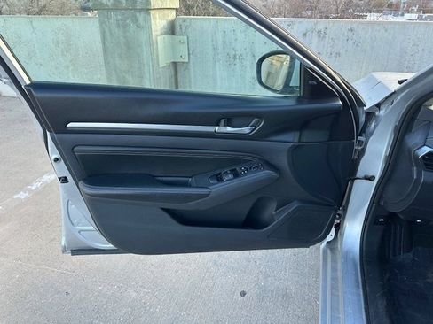 Used 2019 Nissan Altima 2.5 SV image 10