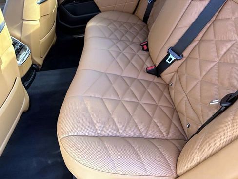 Used 2023 BMW 740i image 13