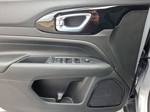 New 2026 Jeep Compass Latitude image 9