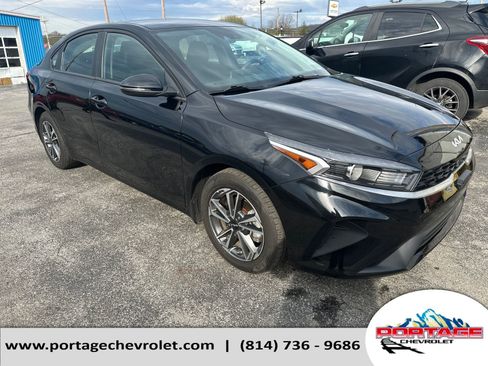 Used 2023 Kia Forte LXS w/ LXS Technology Package FWD image 8