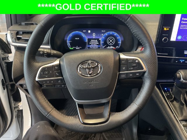 Used 2025 Toyota Sienna Platinum AWD/4WD image 19