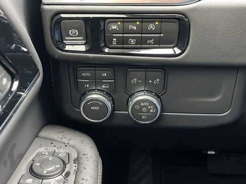 New 2026 GMC Yukon XL Elevation image 18