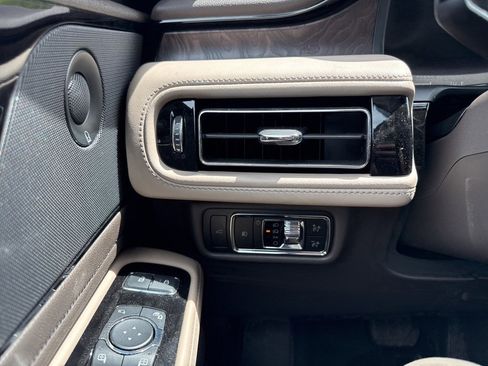 Used 2023 Lincoln Aviator Reserve w/ Equipment Group 201A image 20