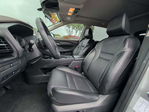 Used 2022 Nissan Rogue SV w/ SV Premium Package image 13