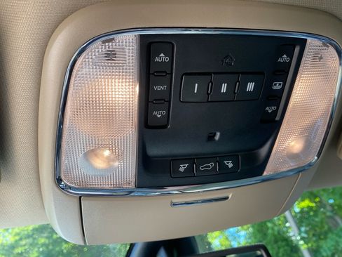 Used 2012 Jeep Grand Cherokee Overland AWD/4WD image 17