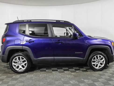 Used 2018 Jeep Renegade Latitude w/ Safety & Security Group AWD/4WD image 12
