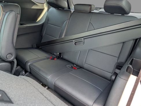 Used 2026 Chevrolet Traverse High Country w/ LPO, Floor Liner Package FWD image 33