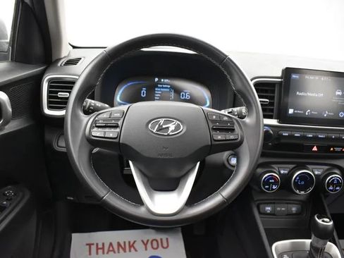 Used 2025 Hyundai Venue SEL FWD image 21