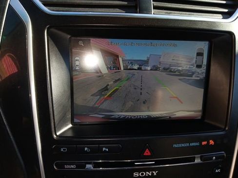 Used 2016 Ford Explorer Platinum image 26