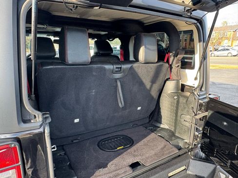 Used 2018 Jeep Wrangler Rubicon AWD/4WD image 16