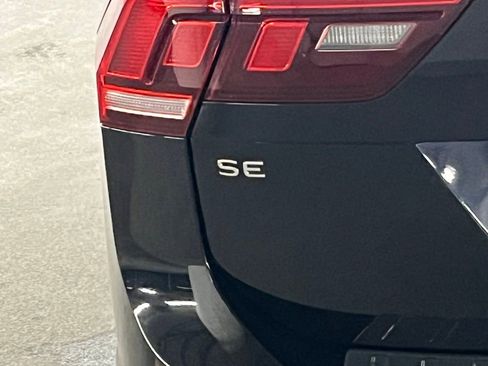 Used 2023 Volkswagen Tiguan SE w/ Panoramic Sunroof Package image 37