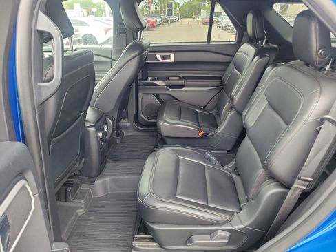 Used 2020 Ford Explorer XLT w/ Equipment Group 202A AWD/4WD image 15