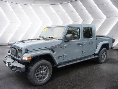 New 2026 Jeep Gladiator Sport AWD/4WD image 2