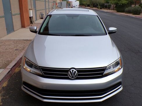 Used 2015 Volkswagen Jetta SE image 2