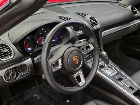 Used 2021 Porsche 718 Boxster RWD image 22