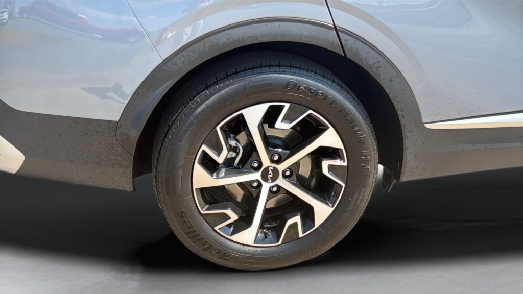 Used 2025 Kia Sportage EX FWD image 21
