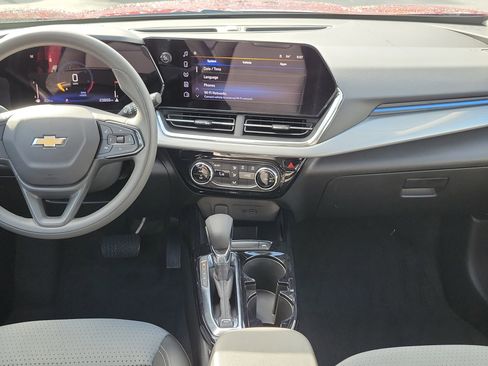Used 2025 Chevrolet Trax LT FWD image 15