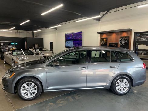 Used 2016 Volkswagen Golf S FWD image 3
