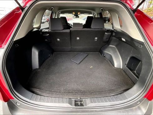 Used 2021 Toyota RAV4 LE image 21