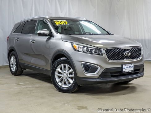 Used 2017 Kia Sorento LX w/ LX Convenience Package image 2